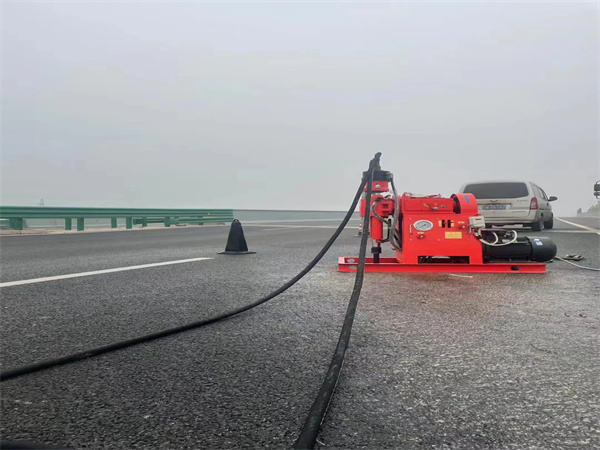 金城江马路路基路面开裂下沉注浆加固灌浆