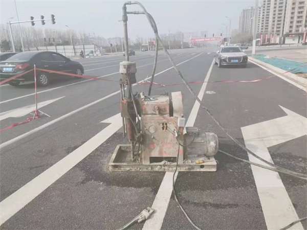 金城江公路路面下沉沉降开裂注浆加固施工